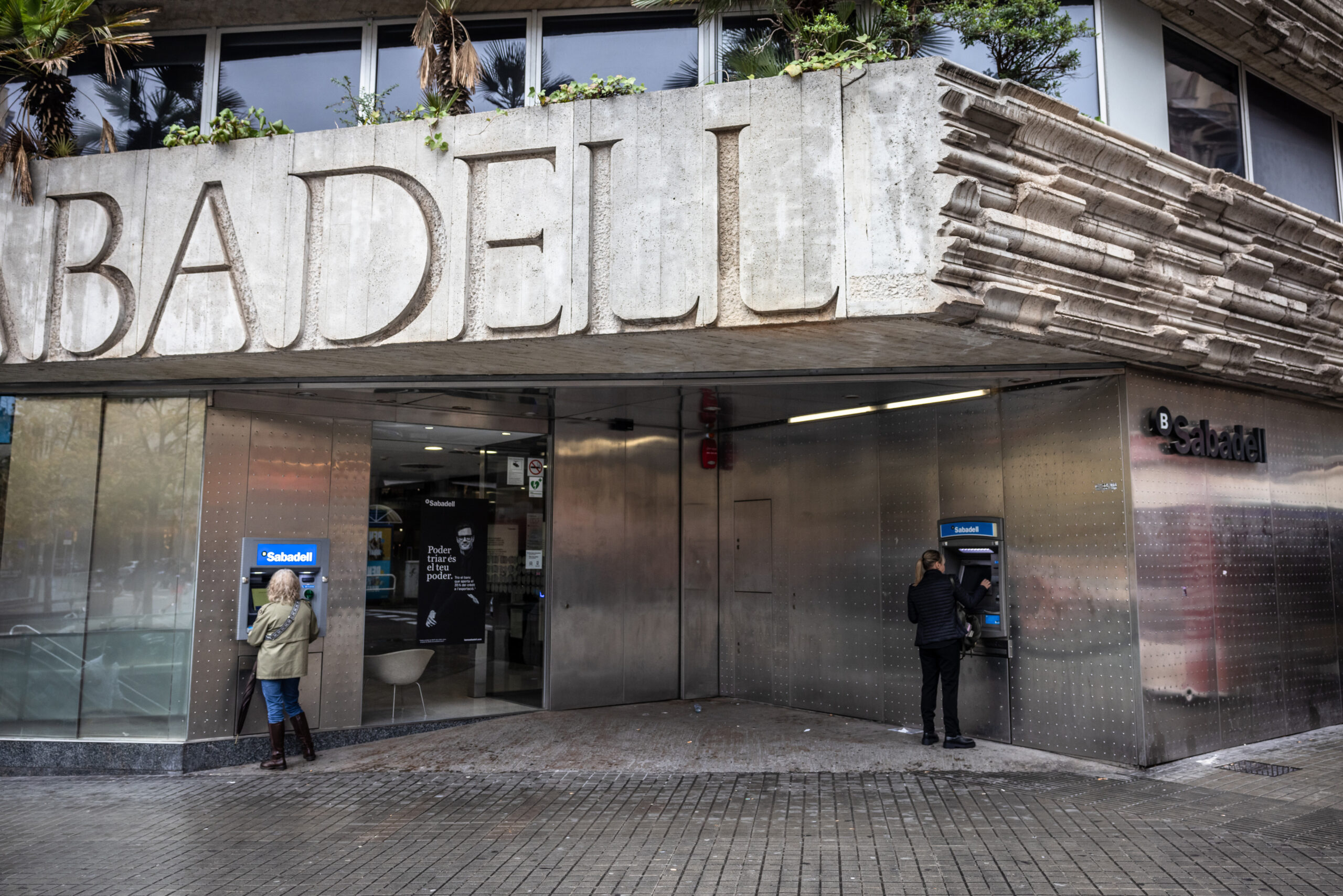 Zurich Insurance Expands Stake in Banco Sabadell Amid BBVA Deal Bid