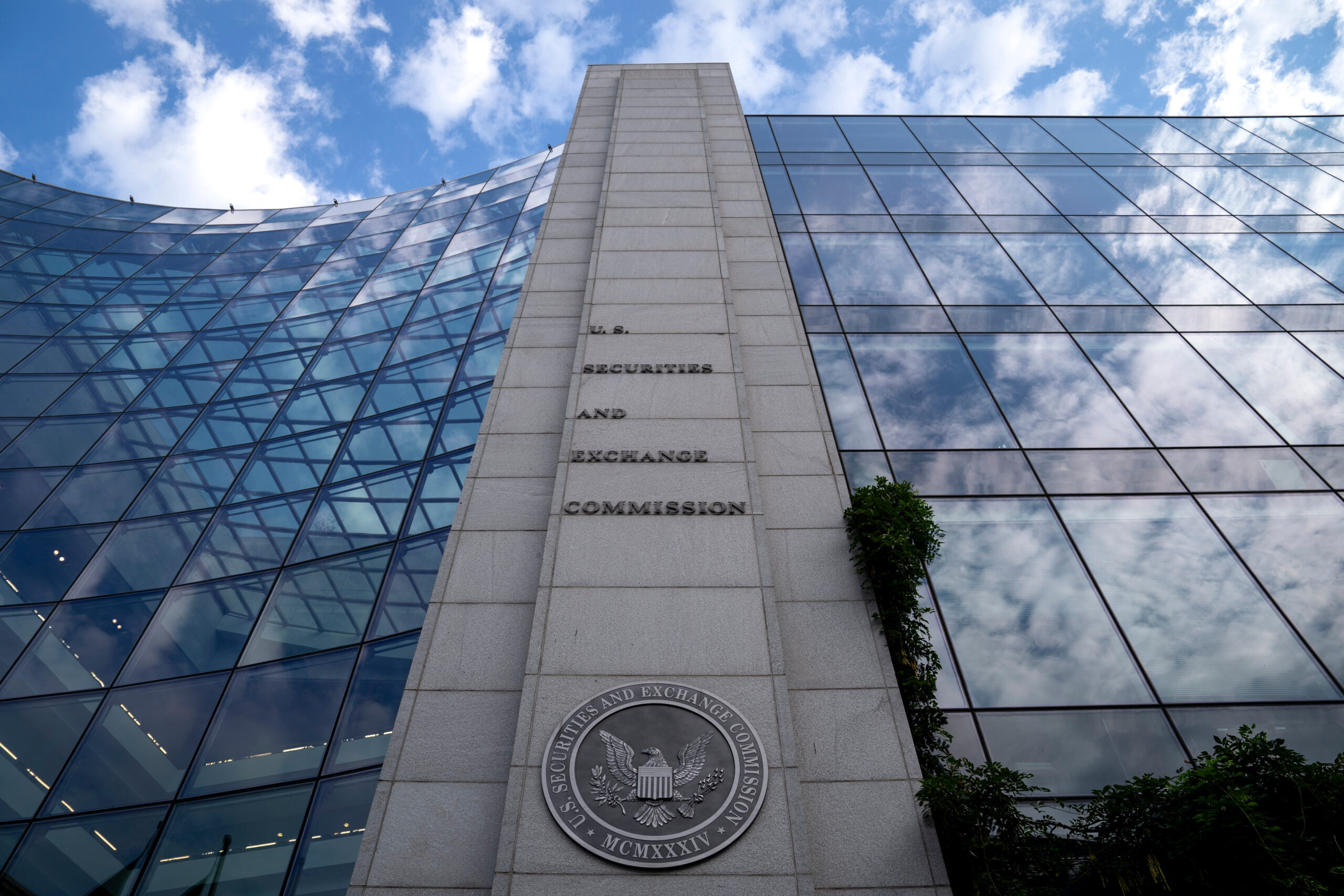 White House Seeks to Bring Financial Regulators Under Its Sway