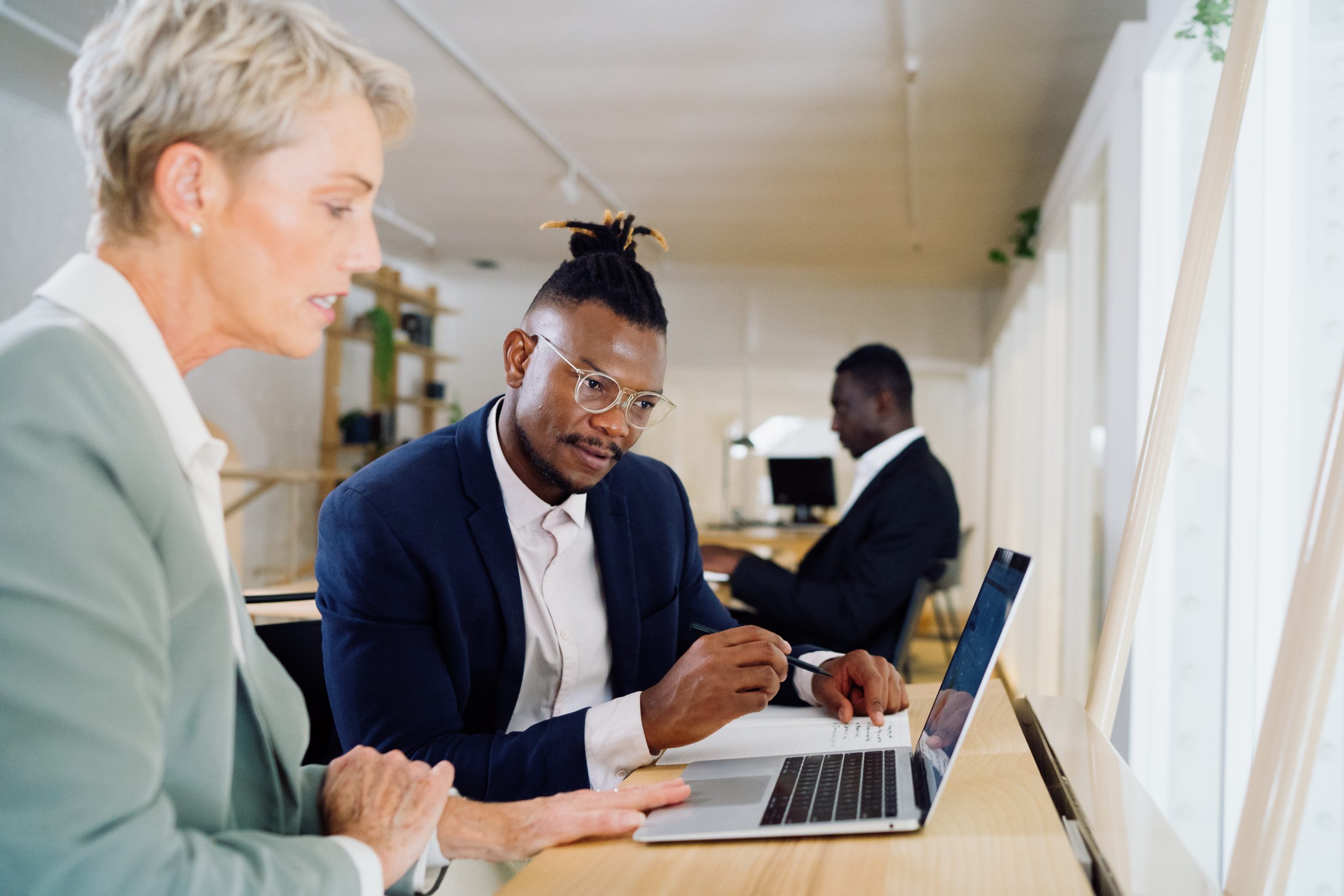 The new learning loop: How insurance employees can co-create the future with AI | Insurance Blog